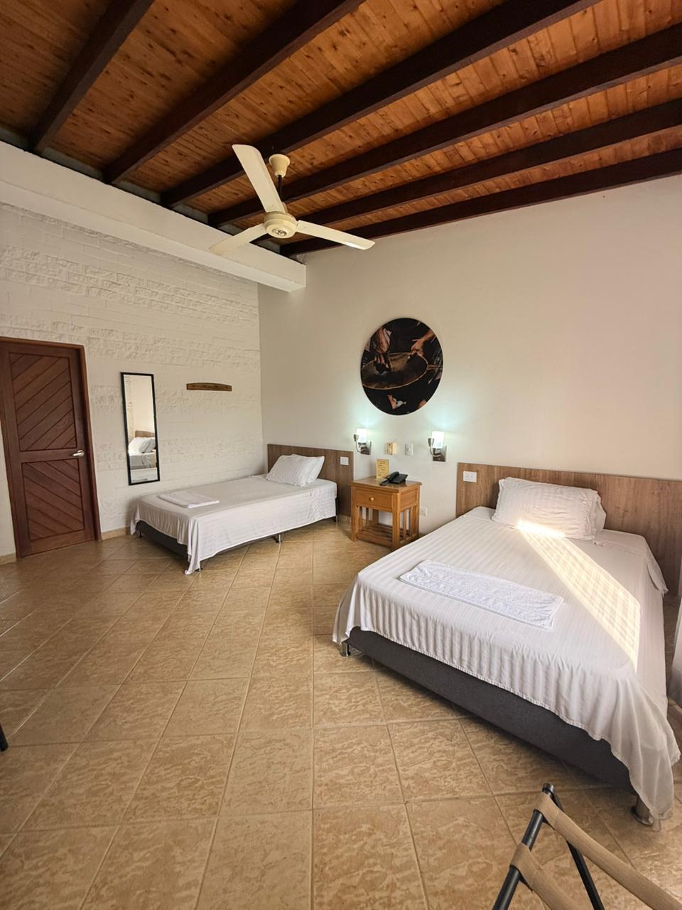 HOSTERIA HORIZONTES CAUCASIA - HABITACIÓN DELUXE DOS CAMAS 2