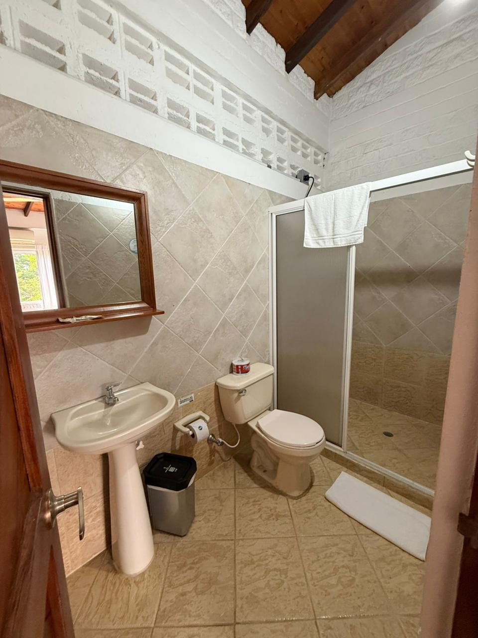 HOSTERIA HORIZONTES CAUCASIA - HABITACIÓN DELUXE DOS CAMAS 4